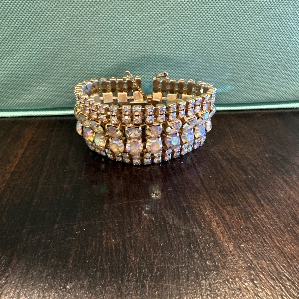 Bracelet ?Aurora Borealis AB gold tone Wide safety chain 7"x 1.25 MCM Iridescent